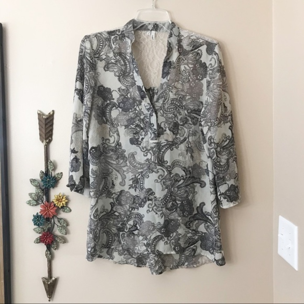 Floral Lace Semi-Sheer V-Neck Blouse Sz M, EUC